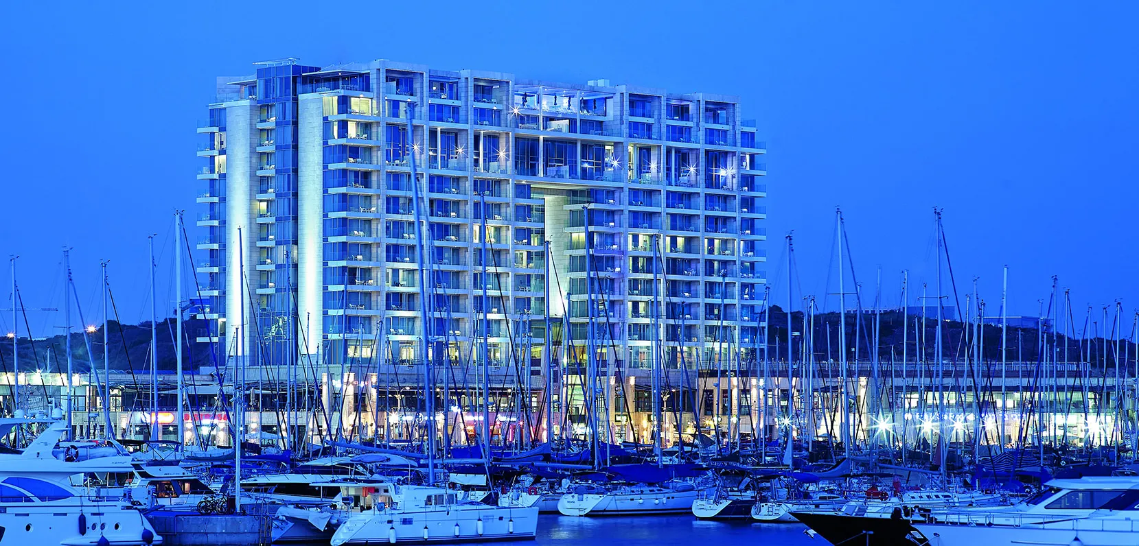 ריץ קרלטון, הרצליה