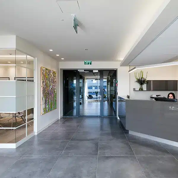 צמח שניידר, תל אביב